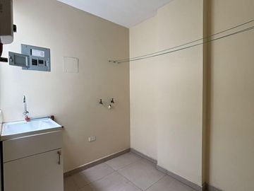 Departamento en venta en Av. Cuxibamba, Loja