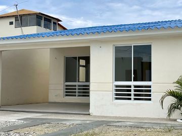 Salinas - Sector del Country Club, casa por estrenar de 3 dormitorios y terreno de 250 m2 (2690,98 sq ft)