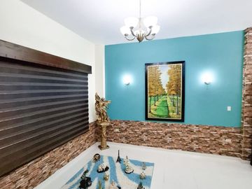 For Sale Luxurious House with 6 Rooms or bedrooms in Portoviejo Ecuador