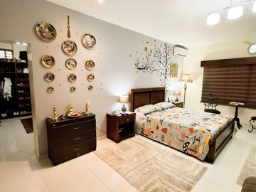 For Sale Luxurious House with 6 Rooms or bedrooms in Portoviejo Ecuador