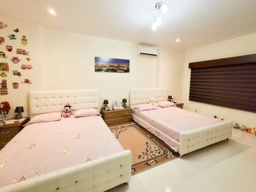 For Sale Luxurious House with 6 Rooms or bedrooms in Portoviejo Ecuador