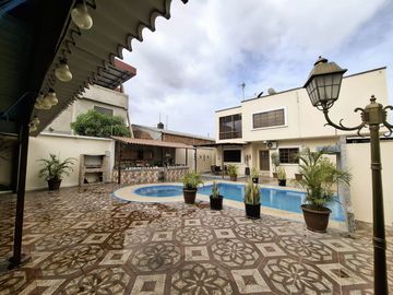 For Sale Luxurious House with 6 Rooms or bedrooms in Portoviejo Ecuador