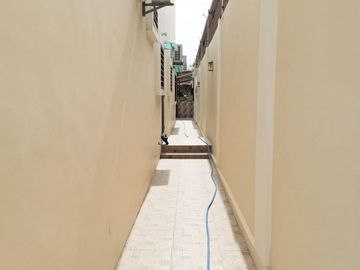For Sale Luxurious House with 6 Rooms or bedrooms in Portoviejo Ecuador