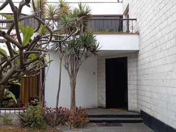 SE VENDE HERMOSA CASA EN LA MOLINA
