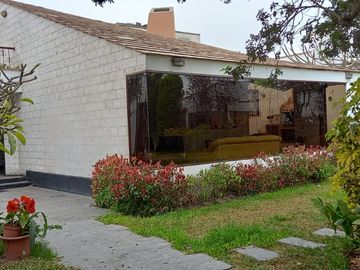 SE VENDE HERMOSA CASA EN LA MOLINA