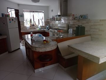 SE VENDE HERMOSA CASA EN LA MOLINA