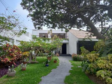 SE VENDE HERMOSA CASA EN LA MOLINA