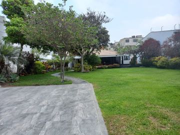 SE VENDE HERMOSA CASA EN LA MOLINA