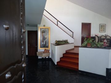 SE VENDE HERMOSA CASA EN LA MOLINA