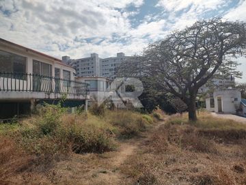 Condominio de 12 Casas y Áreas Comunes Para Remodelar a Precio de Terreno