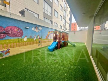 DEPARTAMENTO EN UBICACIÓN ESTRATÉGICA TRAS QUICENTRO SHOPPING, AMPLIO Y LUMINOSO EN VENTA BATAN BAJO - LA CAROLINA - QUITO NORTE