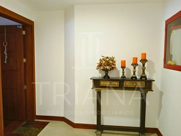 DEPARTAMENTO EN UBICACIÓN ESTRATÉGICA TRAS QUICENTRO SHOPPING, AMPLIO Y LUMINOSO EN VENTA BATAN BAJO - LA CAROLINA - QUITO NORTE