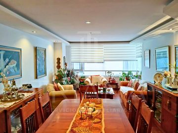 DEPARTAMENTO EN UBICACIÓN ESTRATÉGICA TRAS QUICENTRO SHOPPING, AMPLIO Y LUMINOSO EN VENTA BATAN BAJO - LA CAROLINA - QUITO NORTE