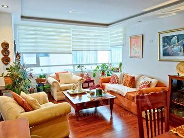 DEPARTAMENTO EN UBICACIÓN ESTRATÉGICA TRAS QUICENTRO SHOPPING, AMPLIO Y LUMINOSO EN VENTA BATAN BAJO - LA CAROLINA - QUITO NORTE