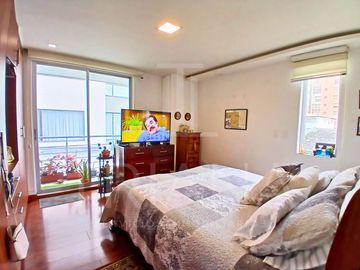 DEPARTAMENTO EN UBICACIÓN ESTRATÉGICA TRAS QUICENTRO SHOPPING, AMPLIO Y LUMINOSO EN VENTA BATAN BAJO - LA CAROLINA - QUITO NORTE