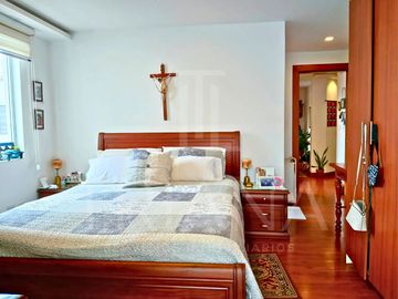 DEPARTAMENTO EN UBICACIÓN ESTRATÉGICA TRAS QUICENTRO SHOPPING, AMPLIO Y LUMINOSO EN VENTA BATAN BAJO - LA CAROLINA - QUITO NORTE