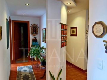 DEPARTAMENTO EN UBICACIÓN ESTRATÉGICA TRAS QUICENTRO SHOPPING, AMPLIO Y LUMINOSO EN VENTA BATAN BAJO - LA CAROLINA - QUITO NORTE
