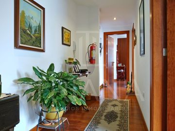 DEPARTAMENTO EN UBICACIÓN ESTRATÉGICA TRAS QUICENTRO SHOPPING, AMPLIO Y LUMINOSO EN VENTA BATAN BAJO - LA CAROLINA - QUITO NORTE