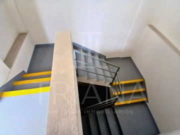 DEPARTAMENTO EN UBICACIÓN ESTRATÉGICA TRAS QUICENTRO SHOPPING, AMPLIO Y LUMINOSO EN VENTA BATAN BAJO - LA CAROLINA - QUITO NORTE