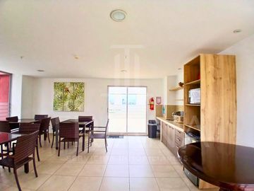 DEPARTAMENTO EN UBICACIÓN ESTRATÉGICA TRAS QUICENTRO SHOPPING, AMPLIO Y LUMINOSO EN VENTA BATAN BAJO - LA CAROLINA - QUITO NORTE