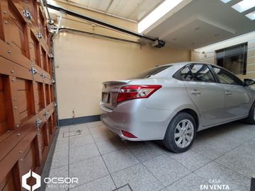 SE VENDE HERMOSA CASA CÉNTRICA EN URBANIZACIÓN SAN ISIDRO DE ICA!