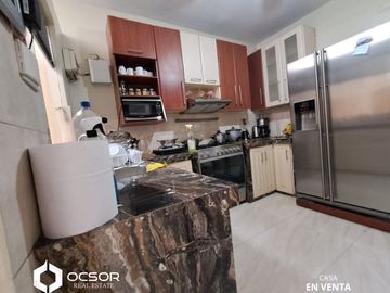 SE VENDE HERMOSA CASA CÉNTRICA EN URBANIZACIÓN SAN ISIDRO DE ICA!
