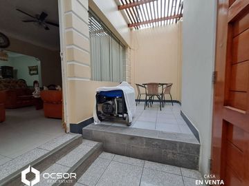 SE VENDE HERMOSA CASA CÉNTRICA EN URBANIZACIÓN SAN ISIDRO DE ICA!