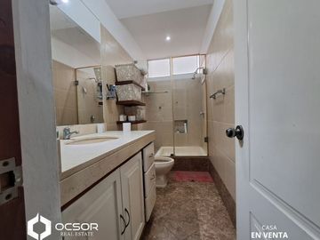 SE VENDE HERMOSA CASA CÉNTRICA EN URBANIZACIÓN SAN ISIDRO DE ICA!