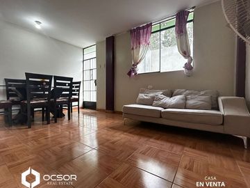 Casa a pasos de la plaza mayor de Santiago y panamericana sur!!