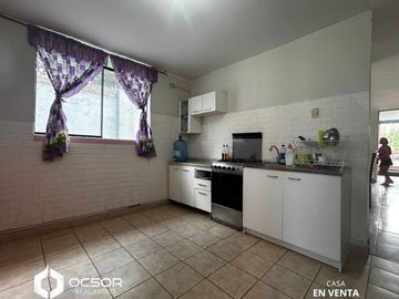 Casa a pasos de la plaza mayor de Santiago y panamericana sur!!