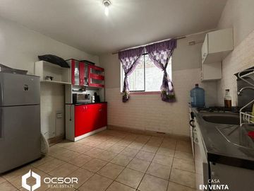 Casa a pasos de la plaza mayor de Santiago y panamericana sur!!