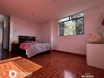 Casa a pasos de la plaza mayor de Santiago y panamericana sur!!