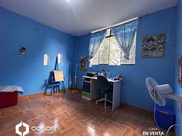 Casa a pasos de la plaza mayor de Santiago y panamericana sur!!