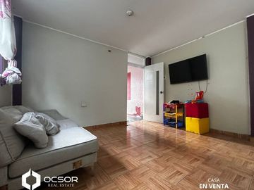 Casa a pasos de la plaza mayor de Santiago y panamericana sur!!