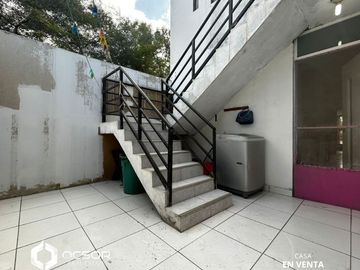 Casa a pasos de la plaza mayor de Santiago y panamericana sur!!
