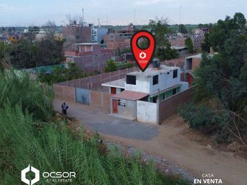 Casa a pasos de la plaza mayor de Santiago y panamericana sur!!