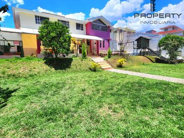 Casa INDEPENDIENTE 5 dormitorios en 2 departamentos con amplio terreno Cashapamba Valle de los Chillos