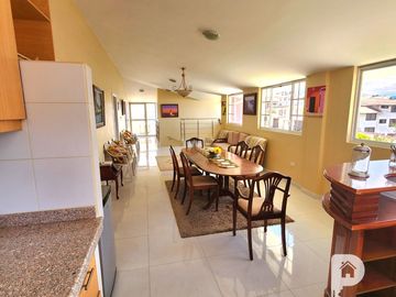 Casa INDEPENDIENTE 5 dormitorios en 2 departamentos con amplio terreno Cashapamba Valle de los Chillos