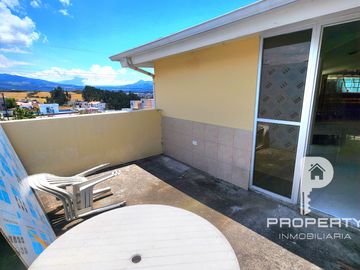Casa INDEPENDIENTE 5 dormitorios en 2 departamentos con amplio terreno Cashapamba Valle de los Chillos