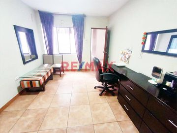 Duplex En Ate Con 4 Amplias Habitaciones Y Terraza