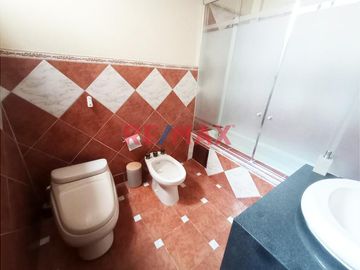 Duplex En Ate Con 4 Amplias Habitaciones Y Terraza
