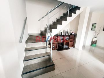 Duplex En Ate Con 4 Amplias Habitaciones Y Terraza