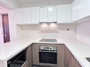 Moderno Departamento + Estacionamiento - A 1 Cuadra Del Parque El Olivar