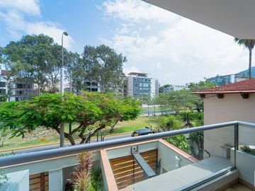 Venta De Amplio Departamento + Estacionamiento + Deposito