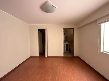 Venta De Amplio Departamento + Estacionamiento + Deposito