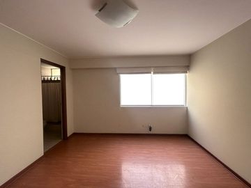 Venta De Amplio Departamento + Estacionamiento + Deposito