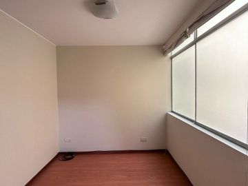 Venta De Amplio Departamento + Estacionamiento + Deposito
