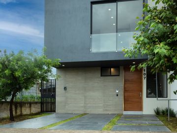 HERMOSA CASA EN VENTA A ESTRENAR PARQUES VALLARTA