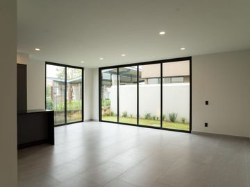 HERMOSA CASA EN VENTA A ESTRENAR PARQUES VALLARTA