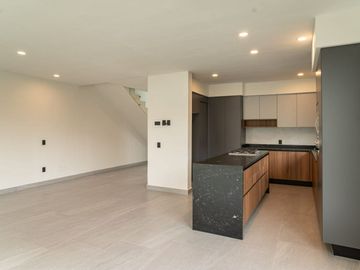 HERMOSA CASA EN VENTA A ESTRENAR PARQUES VALLARTA